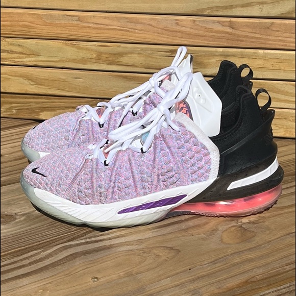 Nike LeBron 18 Graffiti Basketball Shoe NEW LACES! EUC!